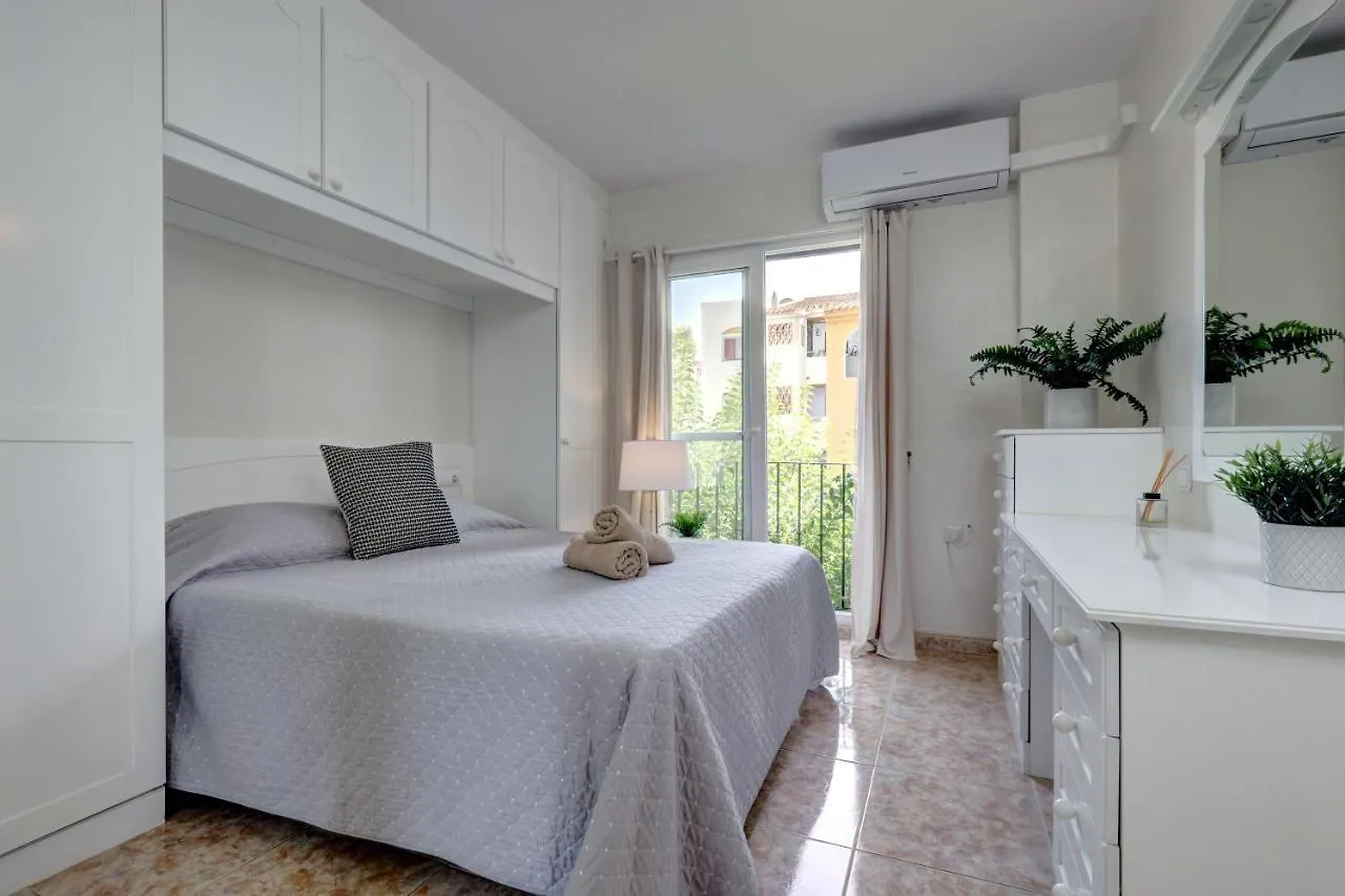 2 Bed Apartment W/Pool Close To Beach + Amenities Sitio de Calahonda Spain