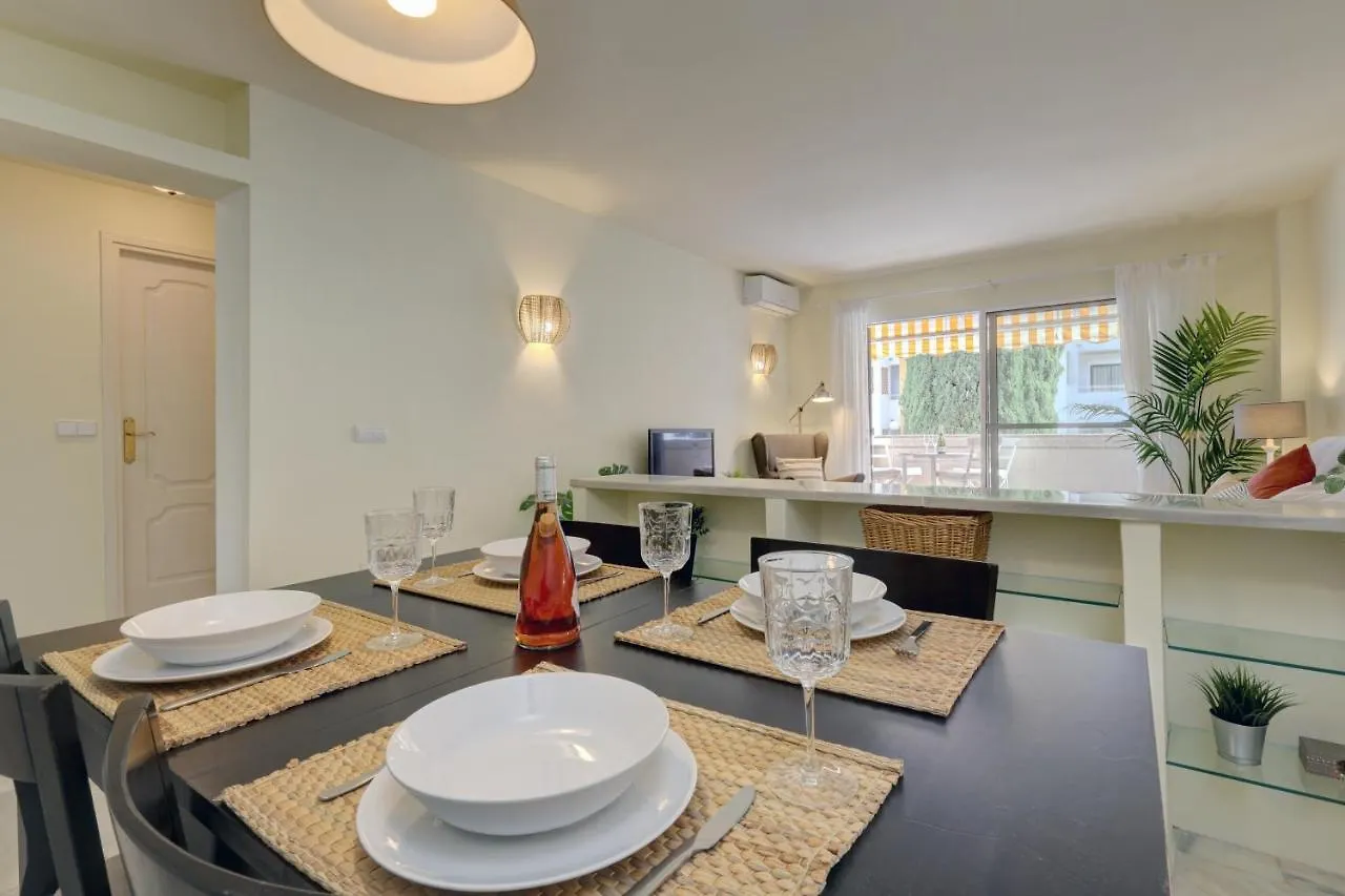 2 Bed Apartment W/Pool Close To Beach + Amenities Sitio de Calahonda 0*,  Ισπανία