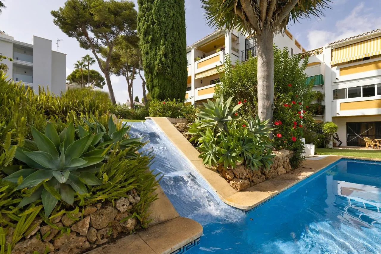 2 Bed Apartment W/Pool Close To Beach + Amenities Sitio de Calahonda