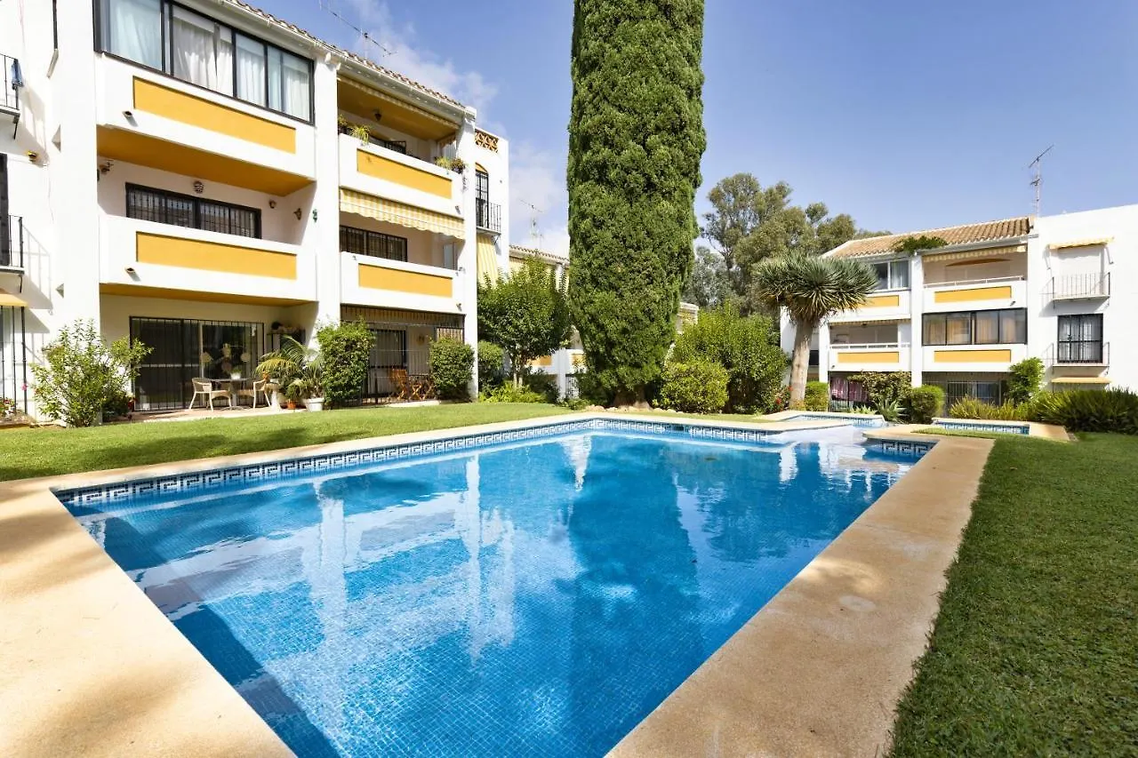 2 Bed Apartment W/Pool Close To Beach + Amenities Sitio de Calahonda Spain