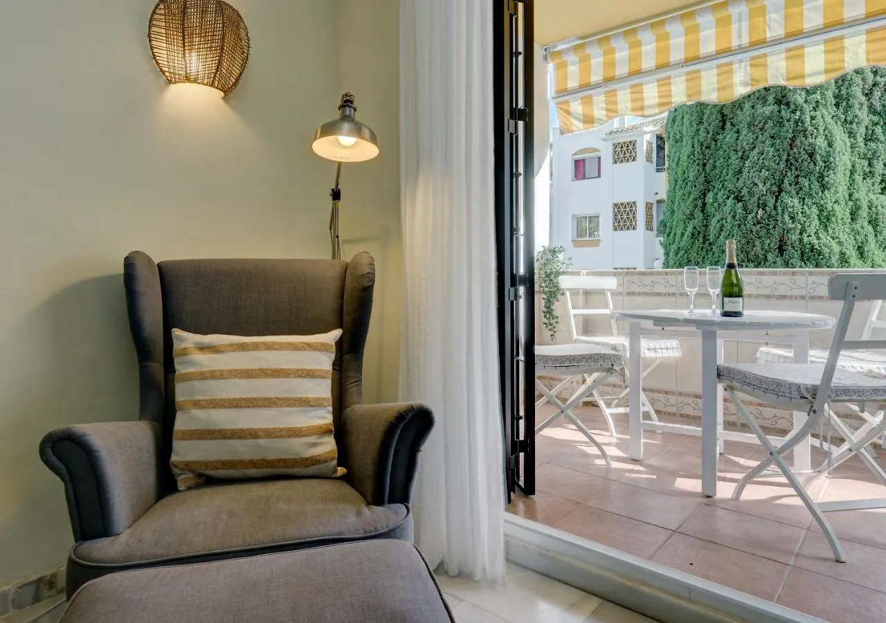 2 Bed Apartment W/Pool Close To Beach + Amenities Sitio de Calahonda