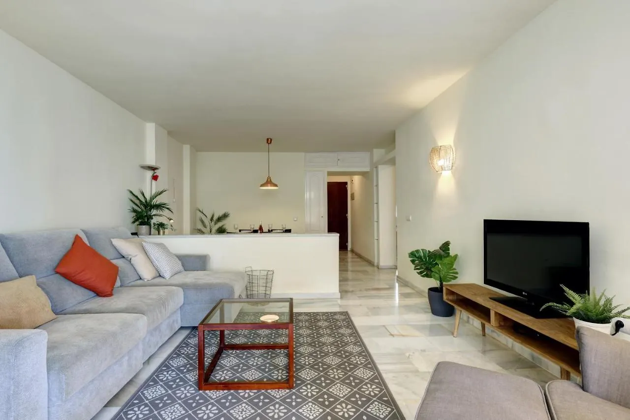 2 Bed Apartment W/Pool Close To Beach + Amenities Sitio de Calahonda Spain
