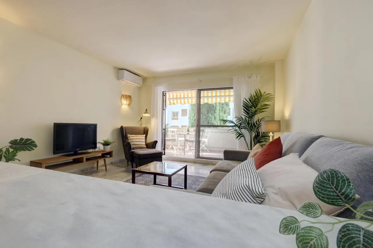 2 Bed Apartment W/Pool Close To Beach + Amenities Sitio de Calahonda