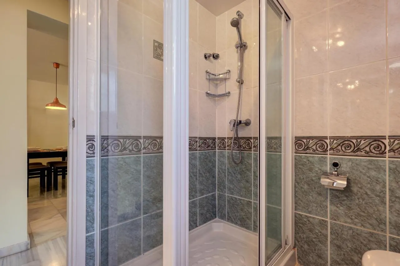 2 Bed Apartment W/Pool Close To Beach + Amenities Sitio de Calahonda
