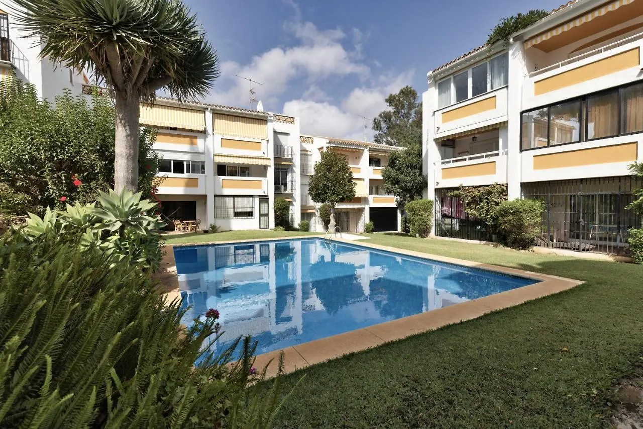 2 Bed Apartment W/Pool Close To Beach + Amenities Sitio de Calahonda