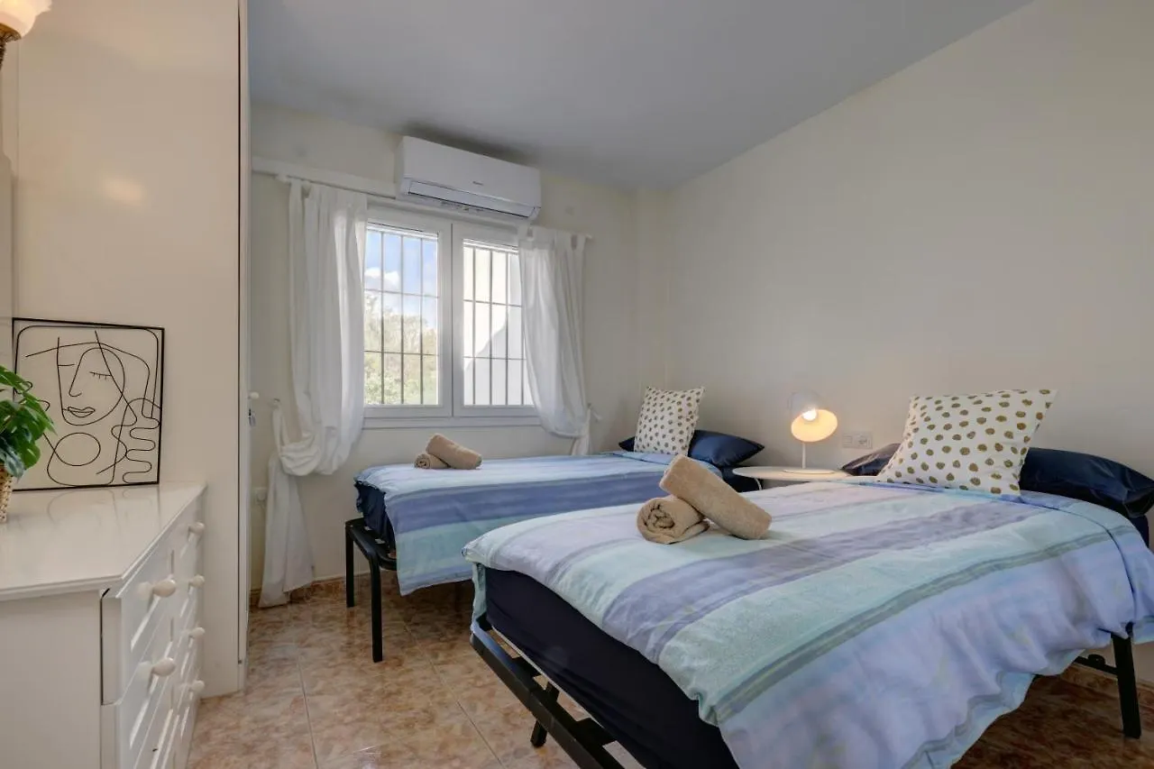 2 Bed Apartment W/Pool Close To Beach + Amenities Sitio de Calahonda