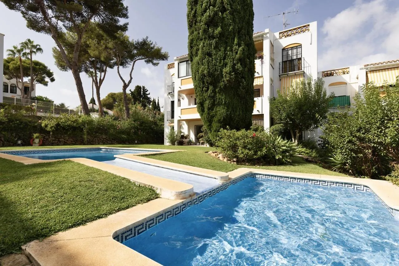 2 Bed Apartment W/Pool Close To Beach + Amenities Sitio de Calahonda